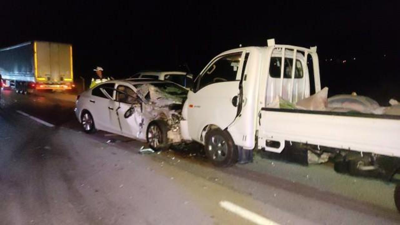 Bursa'da 3 aracın karıştığı kaza! Polis memuru çift yaralı