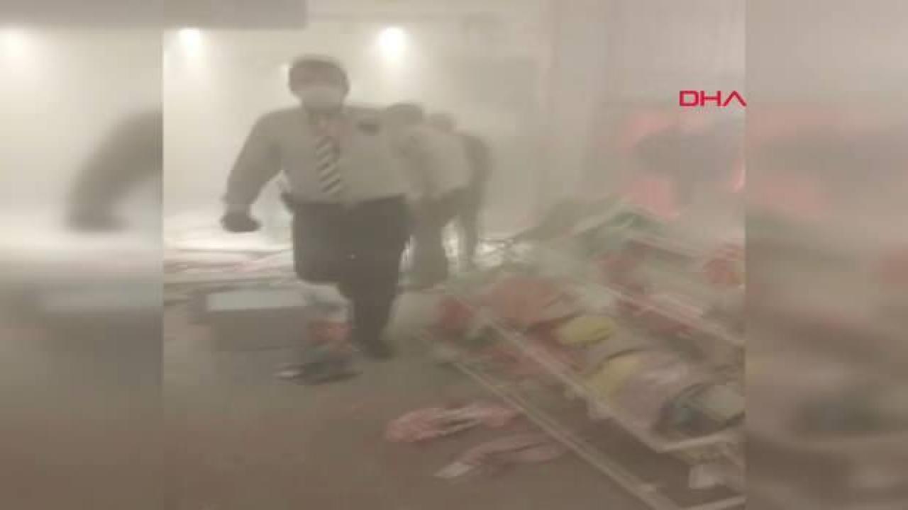 Bursa'da bir alışveriş merkezinde korkutan yangın: Tavan çöktü