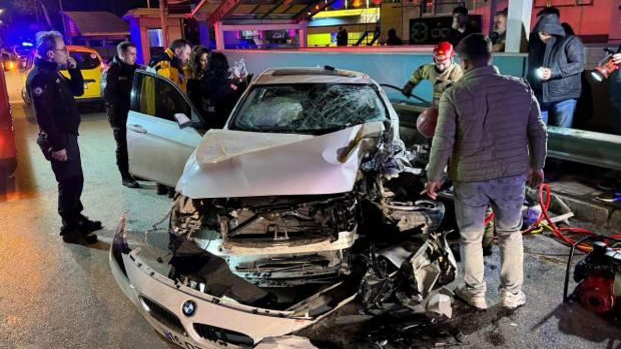 Bursa'da feci kaza: Otomobil paramparça oldu!