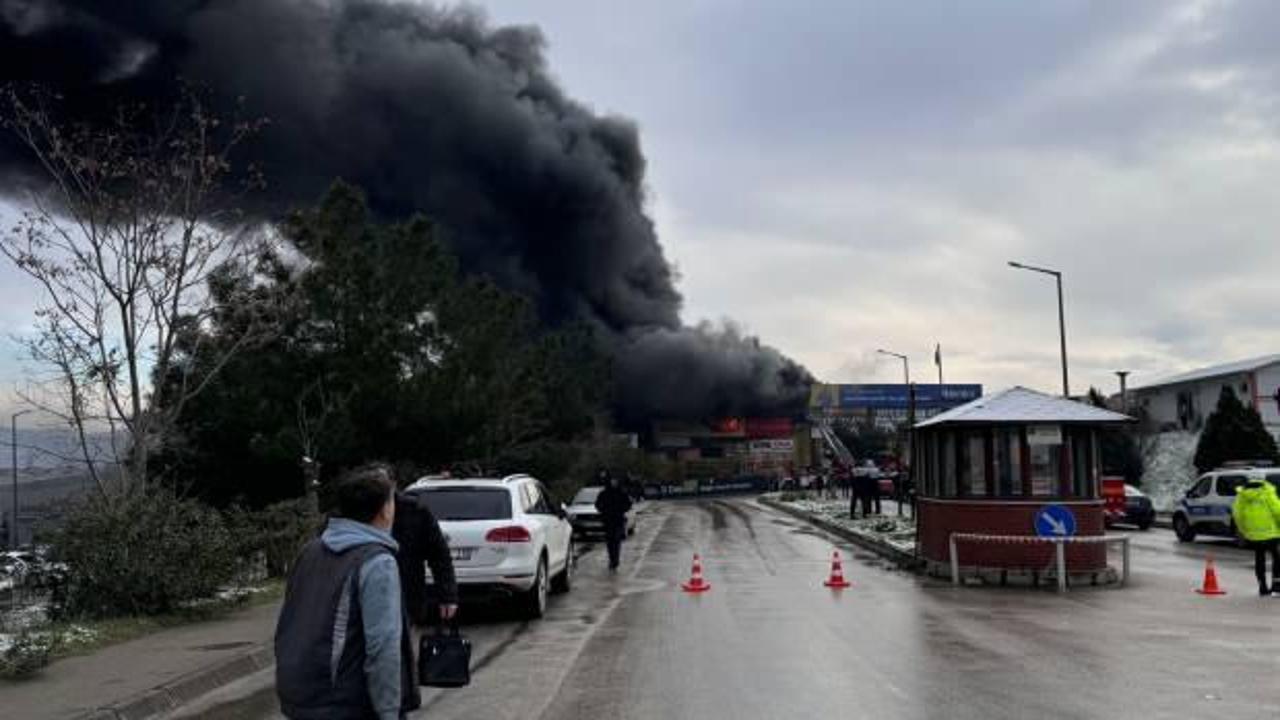 Bursa'da iş yeri yangını: Çok sayıda ekip bölgede!