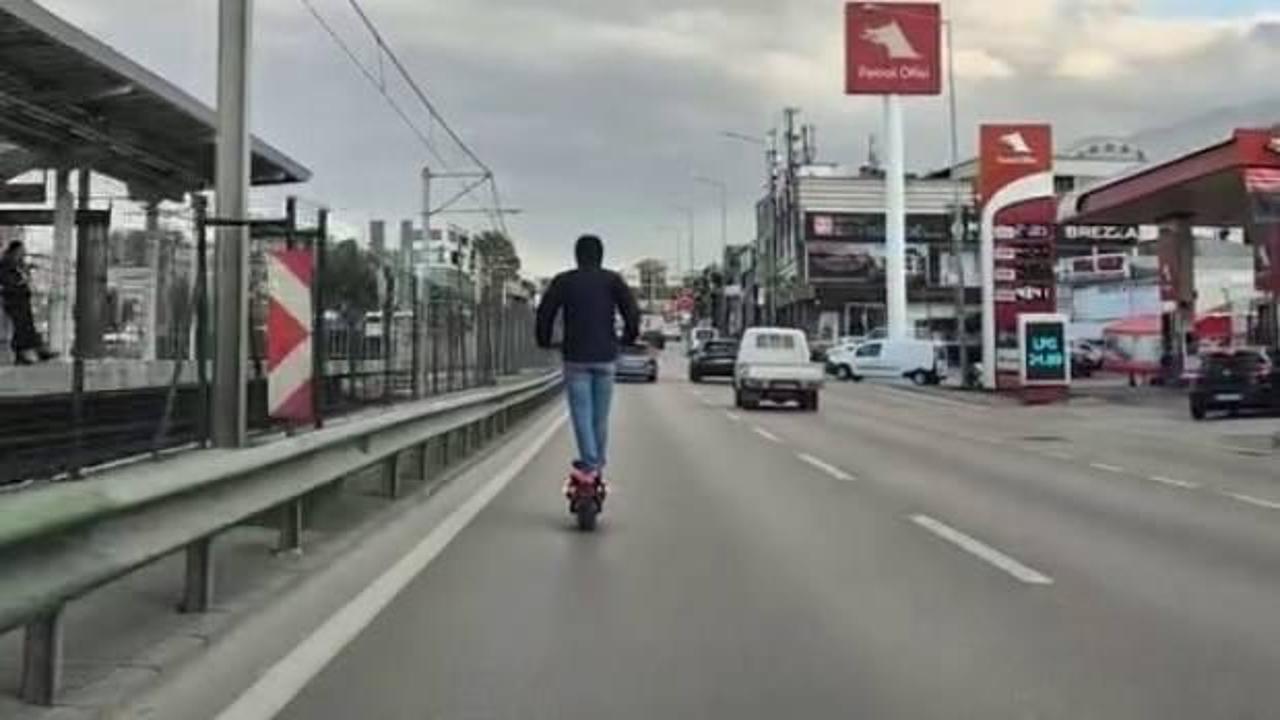 Bursa'da scooter sürücüsünün tehlikeli yolculuğu