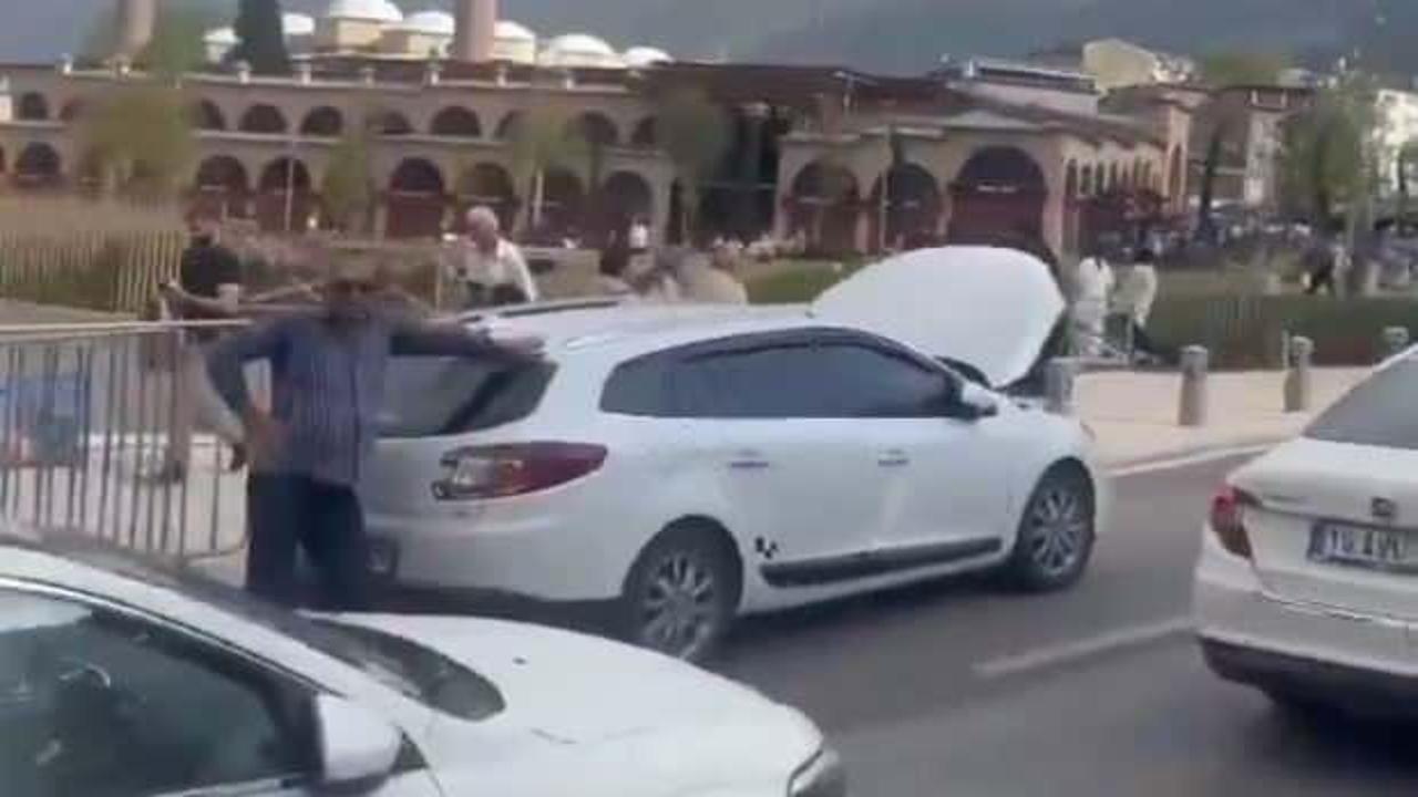 Bursa'da trajikomik olay: Birçok sürücü kaputlarını kaldırıp 'bozuldu' süsü verdi