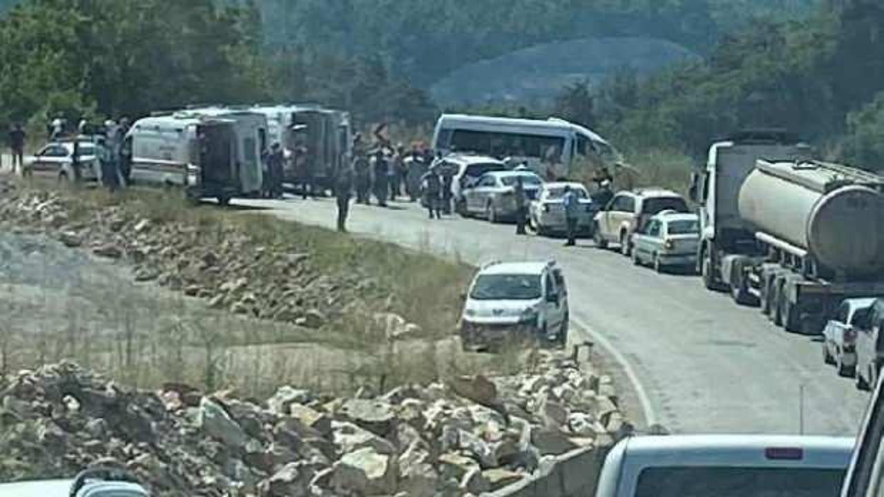 Bursa'da yolcu minibüsü ile kamyon çarpıştı: 1 ölü, 5 yaralı