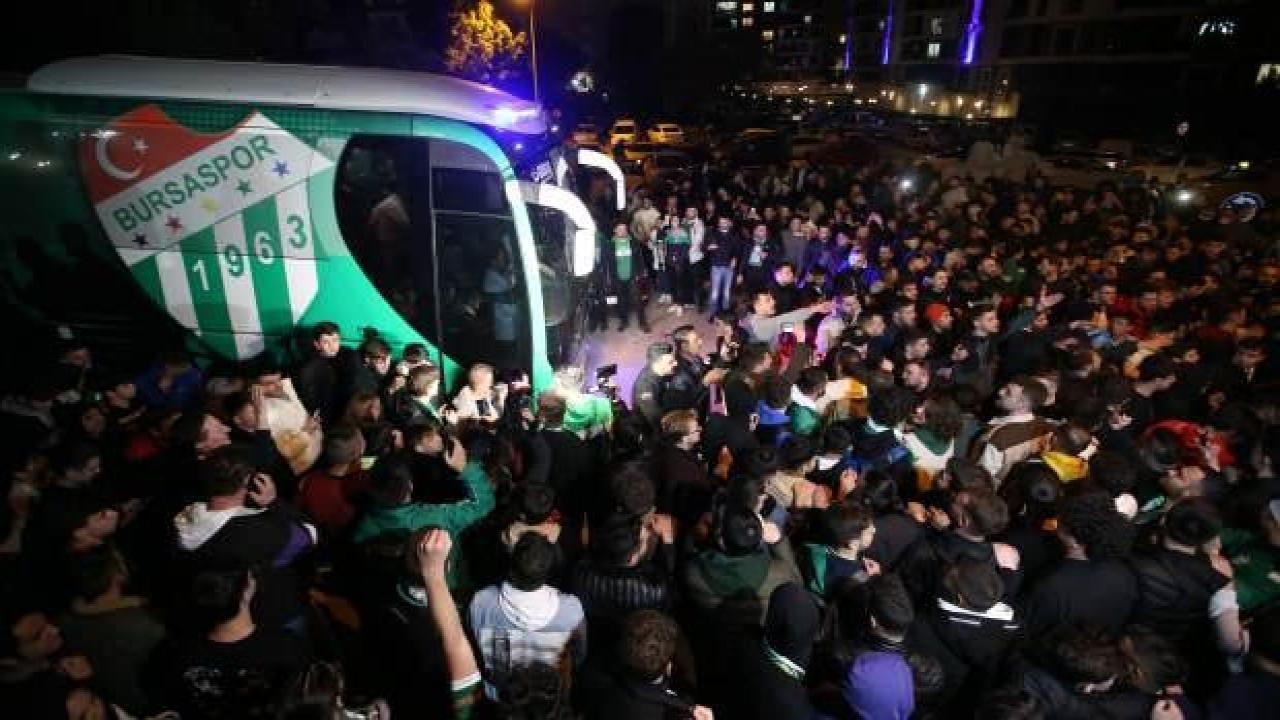 Bursaspor’u binlerce taraftarı karşıladı