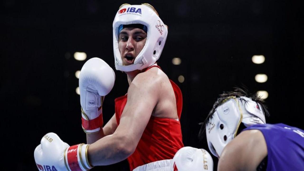 Busenaz Sürmeneli finalde!