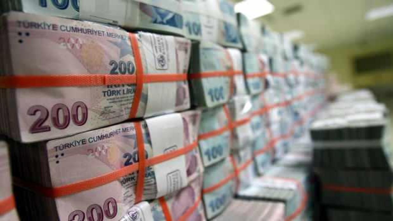 Bütçe nisanda 132 milyar lira açık verdi