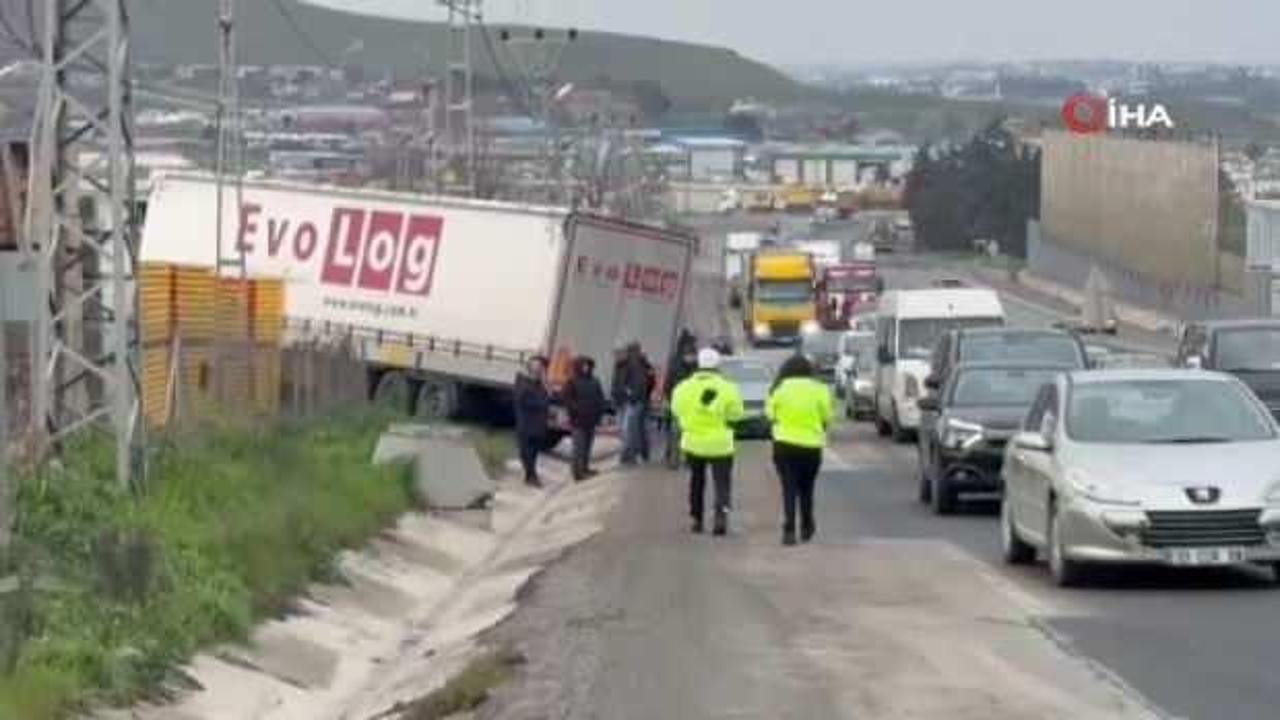 Büyükçekmece'de feci olay: Kendi tırının altında kalarak can verdi