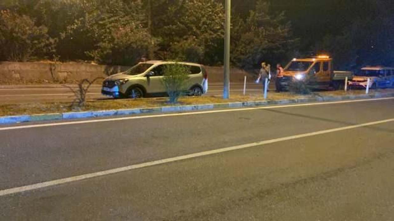 Caddeden karşıya geçmek isteyen kadına otomobil çarptı!
