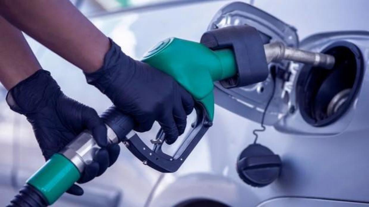 California'da benzin fiyatları bir gecede fırladı