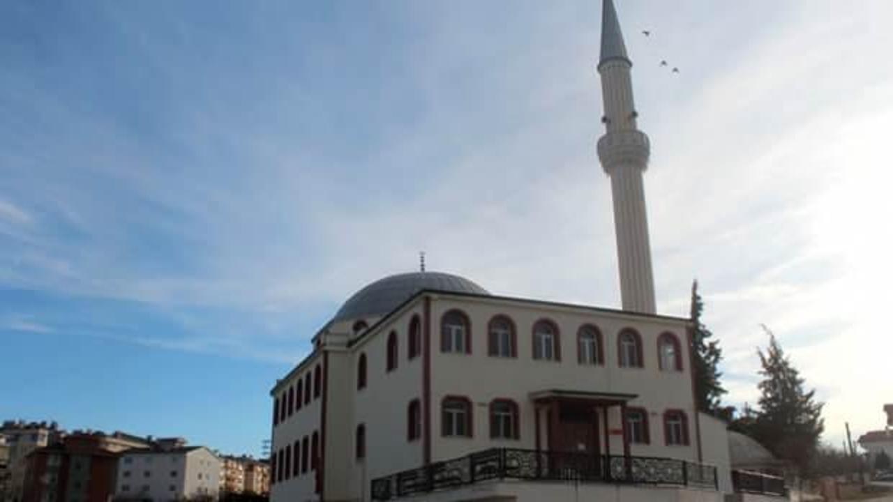 Cami için dedi, cemaat fark edince kaçtı