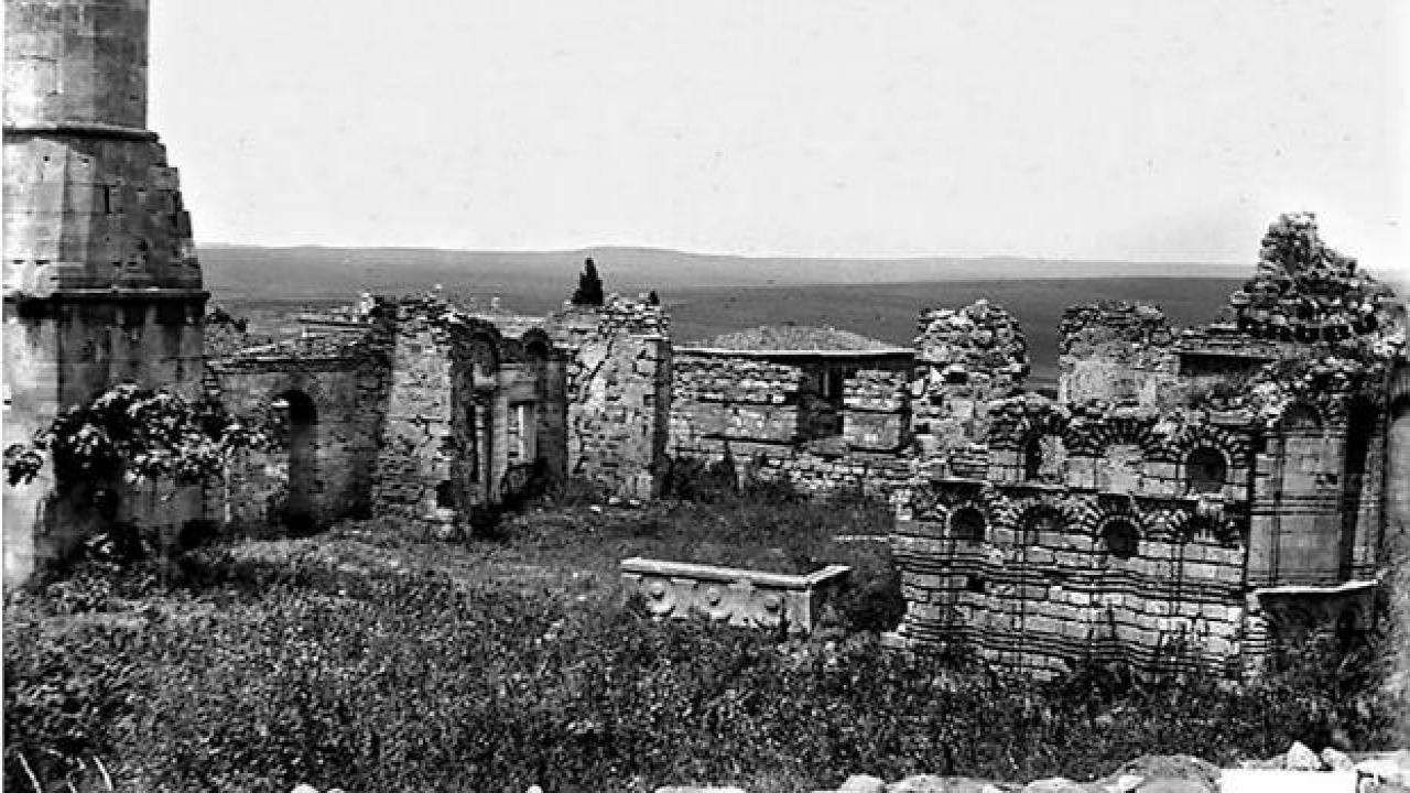 Camiler, hanlar, hamamlar hepsi gitti! Fatih'in emanetleri yok oluyor