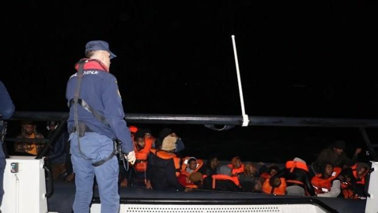 Çanakkale açıklarında Yemen ve Eritre uyruklu 45 düzensiz göçmen yakalandı
