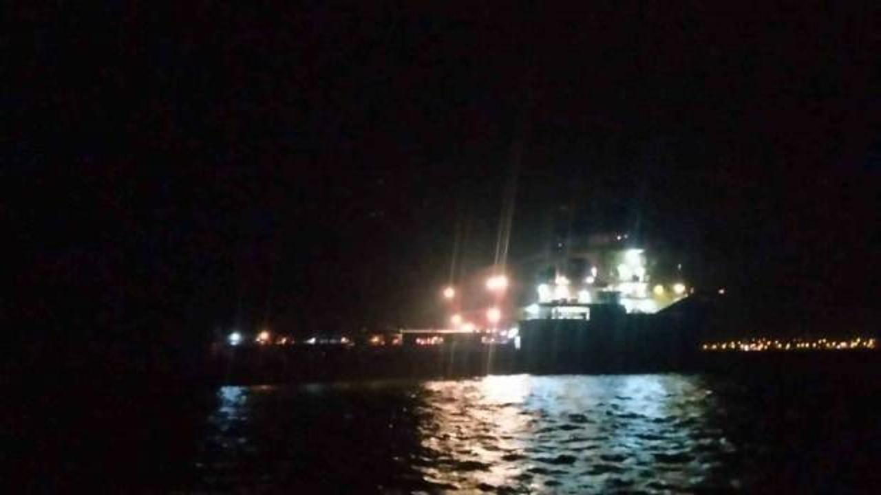 Çanakkale Boğazı'nda arızalanan gemi demirletildi