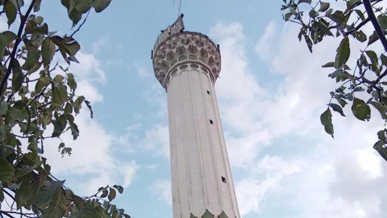 Çanakkale'de düşen yıldırım, caminin minaresini yıktı