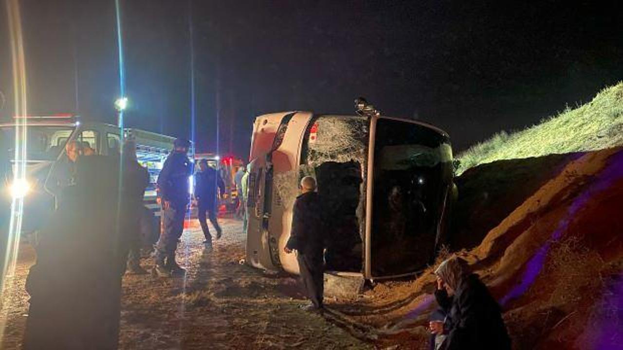 Çankırı'da otobüs şarampole devrildi: 20 işçi yaralandı