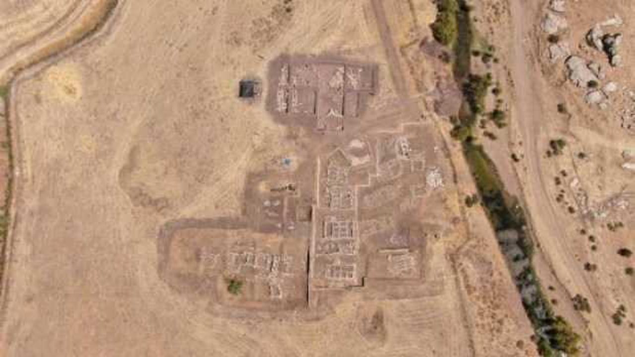 Çayönü Tepesi'nde ilk Tunç Çağı'na ait 5 mezar daha bulundu