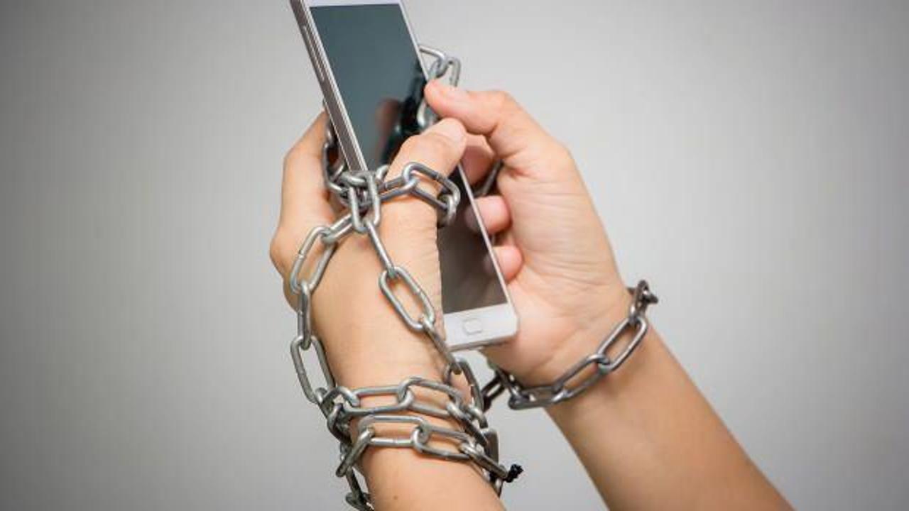 Cep telefonunu aşırı kullanmanın bilinmeyen zararları! Eğer bunları yaparsanız...