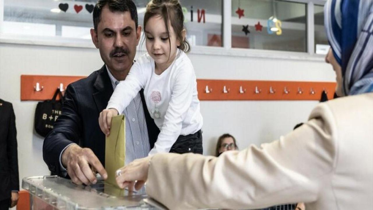 Çevre, Şehircilik ve İklim Değişikliği Bakanı Murat Kurum oyunu İstanbul'da kullandı
