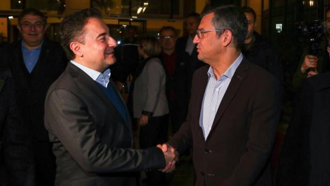 CHP Genel Başkanı Özel'den, Babacan'a taziye ziyareti