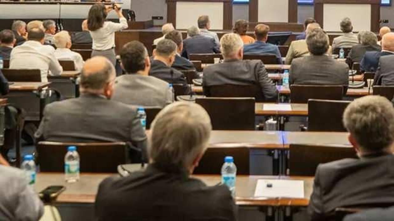 CHP, İzmir’de AK Partili meclis üyelerini aidata bağlamış