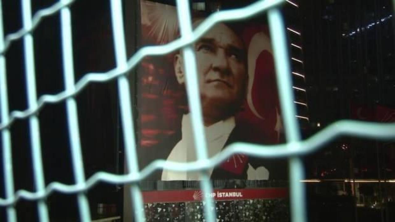 CHP listede yer vermedi! İstanbul İl Binası önünde protesto!