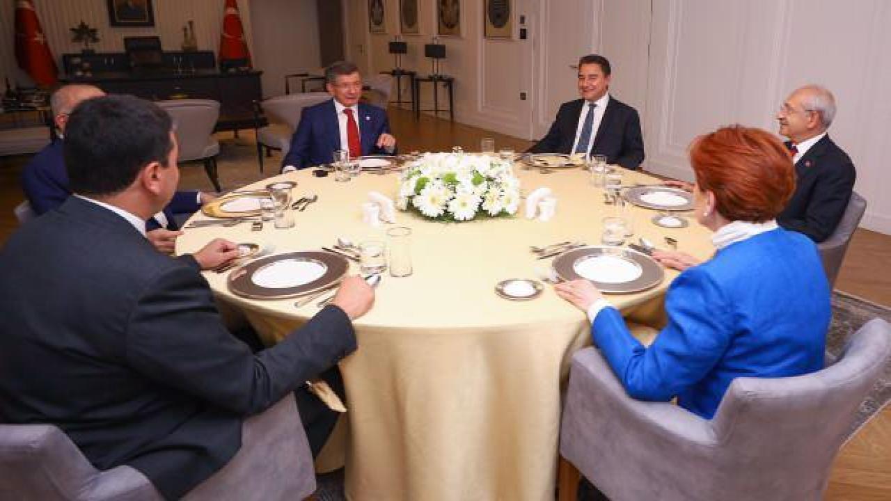 CHP yandaşı yazar o sözlere çıldırdı! Davutoğlu’nu ‘Cumhuriyet düşmanı’ ilan etti