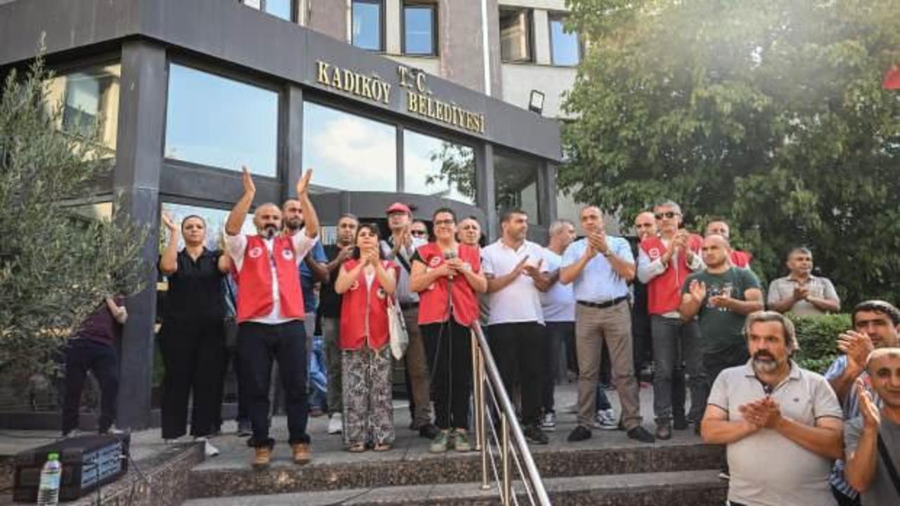 CHP'li Kadıköy Belediyesinde çalışan işçiler, iş bırakma eylemi yaptı