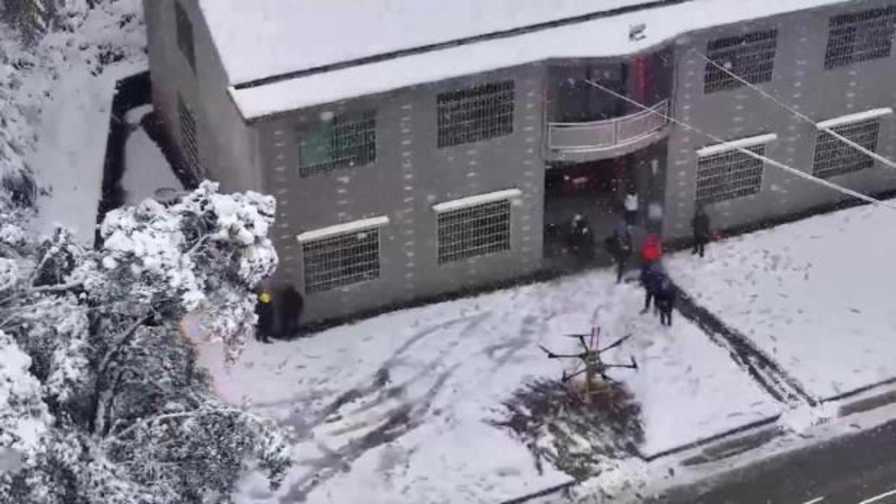 Çin'de drone ve robot kullanılarak elektrik hattının buzu çözüldü!