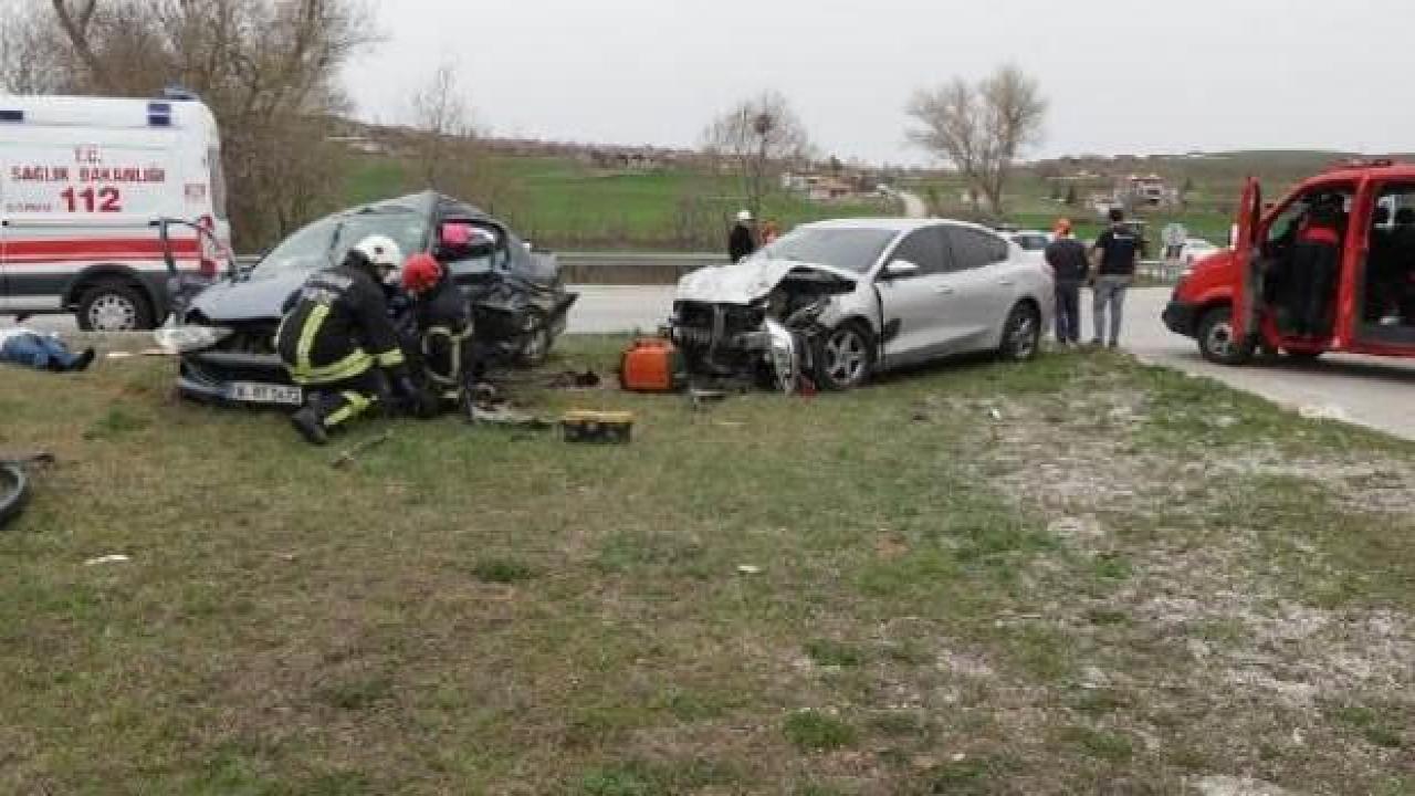Çorum’da iki otomobil çarpıştı: 1 ölü, 5 yaralı