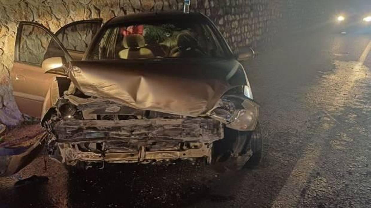 Çorum’da otomobil istinat duvarına çarptı: 3 yaralı