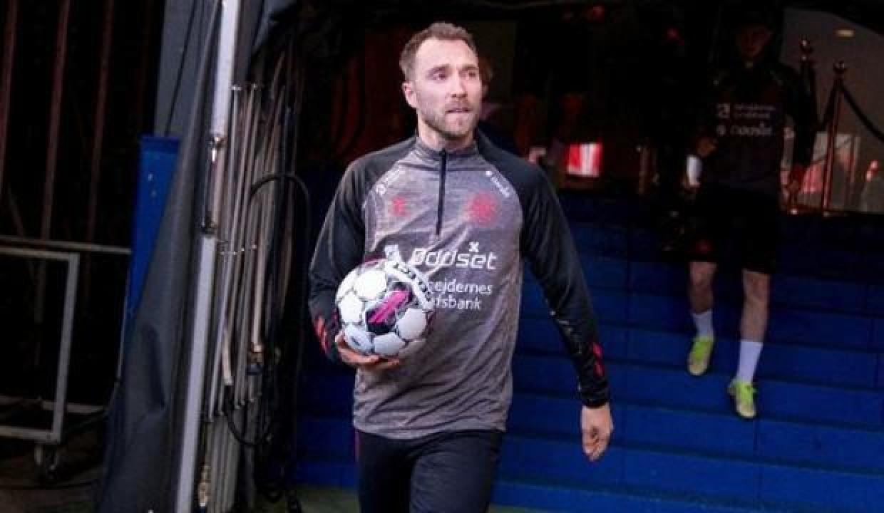 Cristian Eriksen sedyeyle ayrıldığı stada ayak bastı