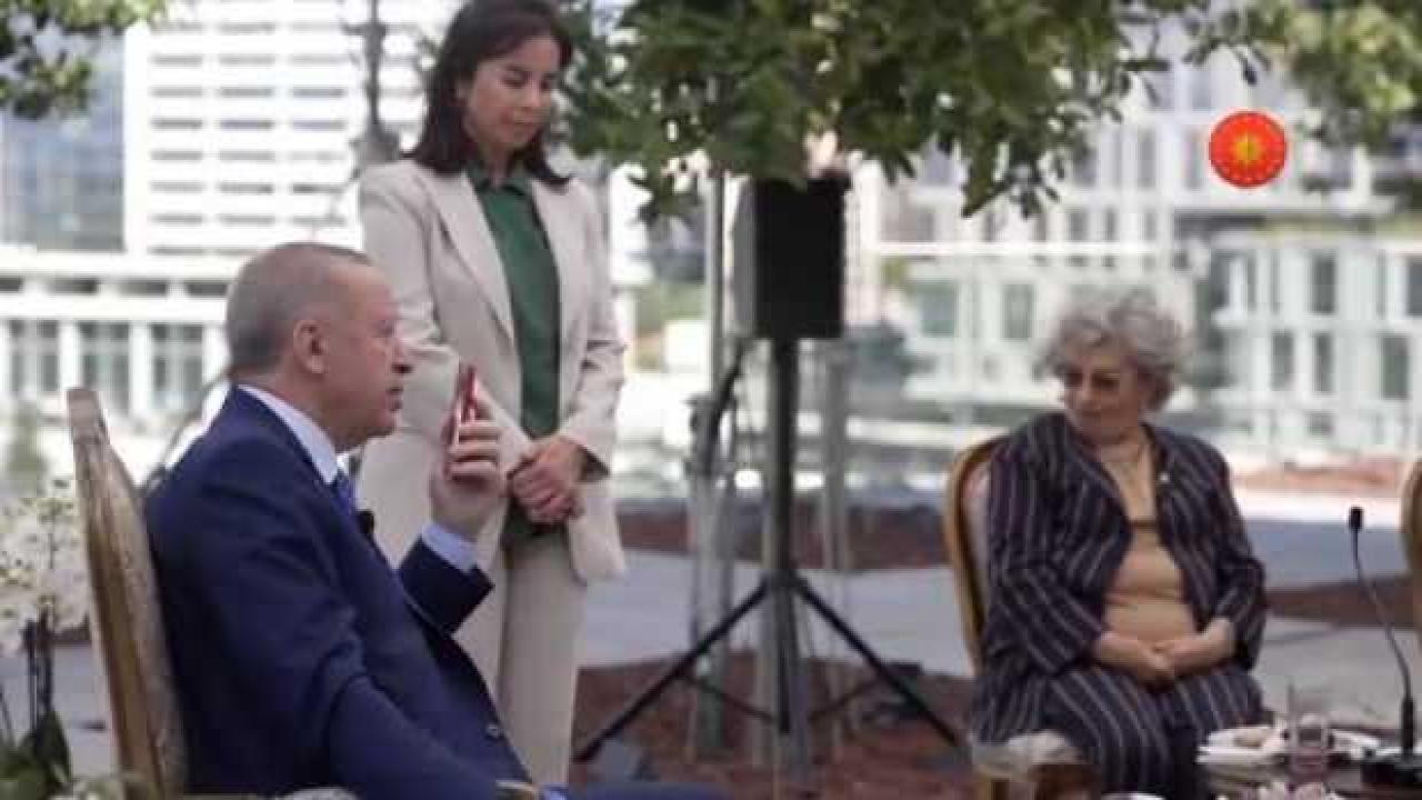 Cumhurbaşkanı Erdoğan sanatçıların aileleriyle buluştu