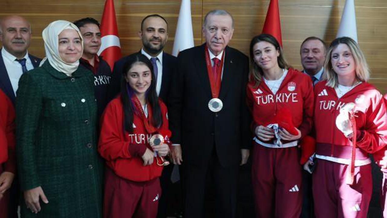 Cumhurbaşkanı Erdoğan, Türkiye Milli Paralimpik Takımı sporcularını kabul etti