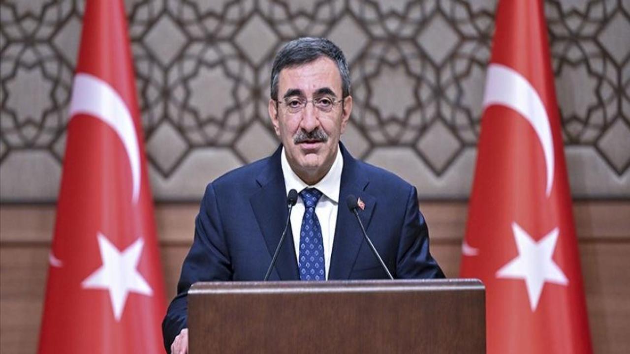 Cumhurbaşkanı Yardımcısı Yılmaz, kabul edilen vergi düzenlemesinin hayırlı olmasını diledi