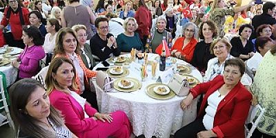 Cumhuriyet Kadınları Kartal’da Buluştu