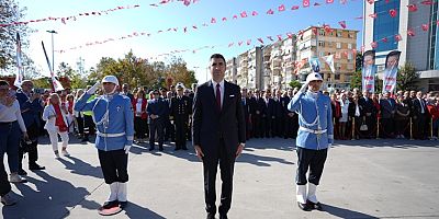 Cumhuriyetin 100 yılı kutlamaları Dolayısıyla Kartal'da Atatürk Anıtı'na Çelenk Sunuldu
