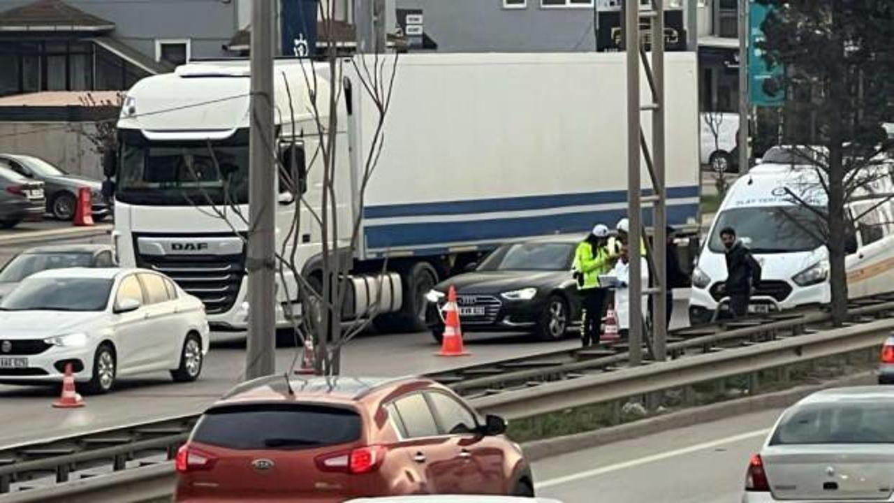 D-100’de tırın altında kalan motosiklet sürücüsü hayatını kaybetti
