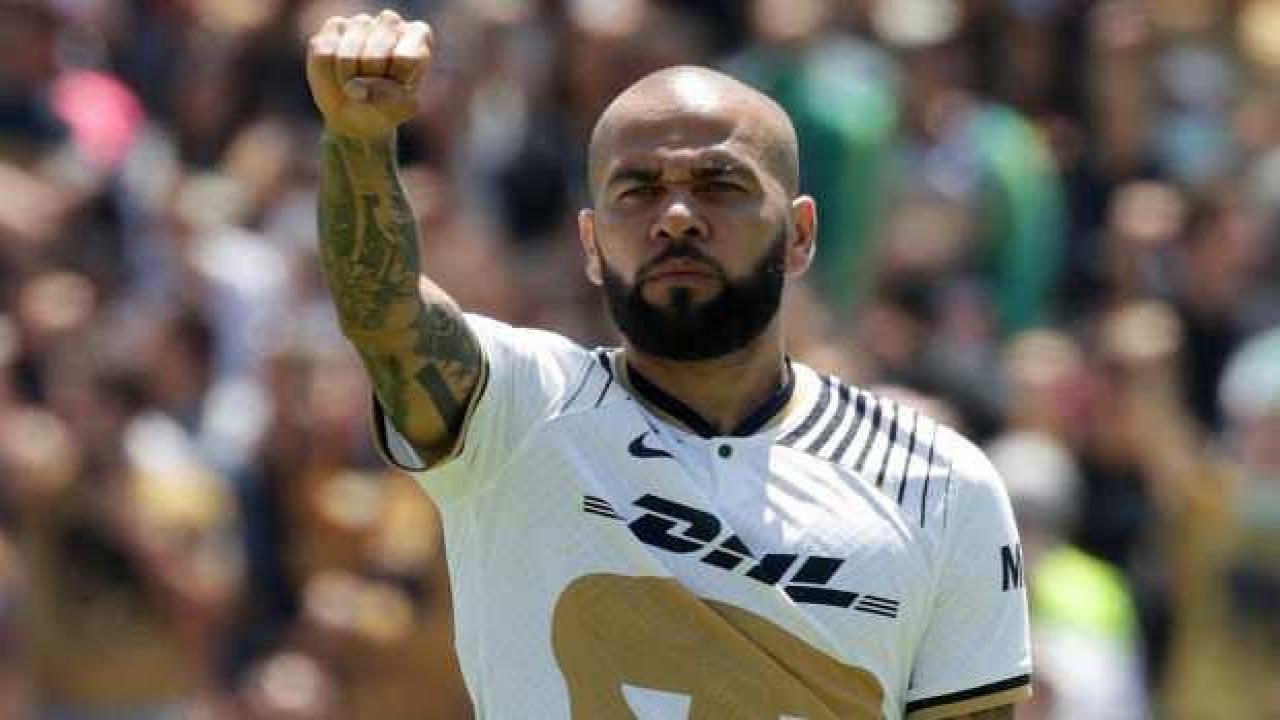 Dani Alves, 'El Clásico'yu Real Madrid taraftarlarıyla izledi