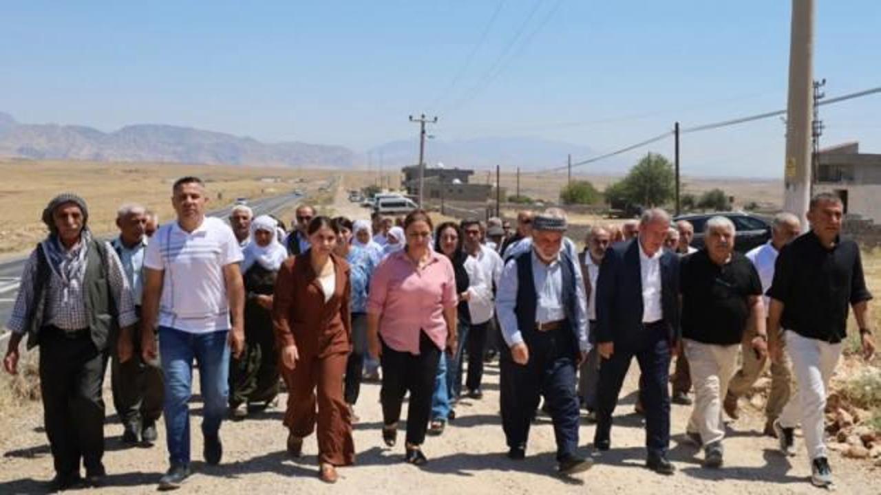 DEM Partili Nevruz Uysal Aslan terörist cenazesine katıldı