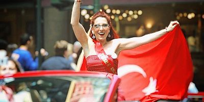 DEMET TUNCER CUMHURİYET'İN 99. YILINDA AMERİKA'DA SAHNE ALACAK!