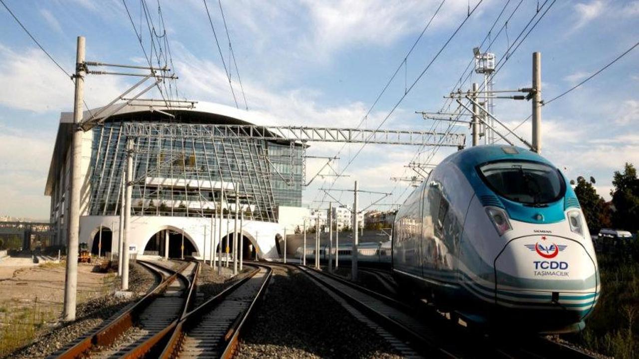 Demir yollarında elektri̇kli̇ dönüşüm!