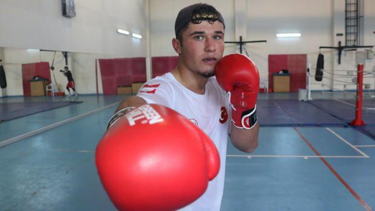 Demirci babasına yardımcı olan boksör 'balyoz' yumruklarıyla şampiyonluk arıyor