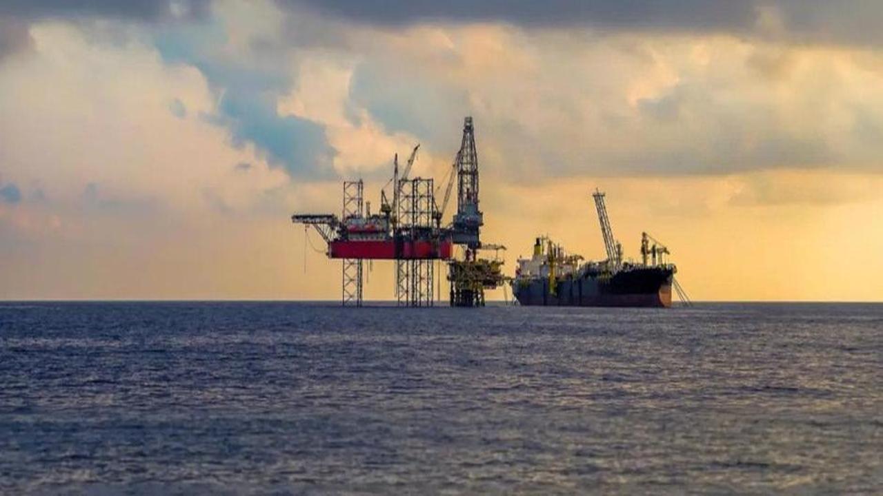 Denizin ortasında dev petrol rezervi keşfettiler: Kilit açıldı