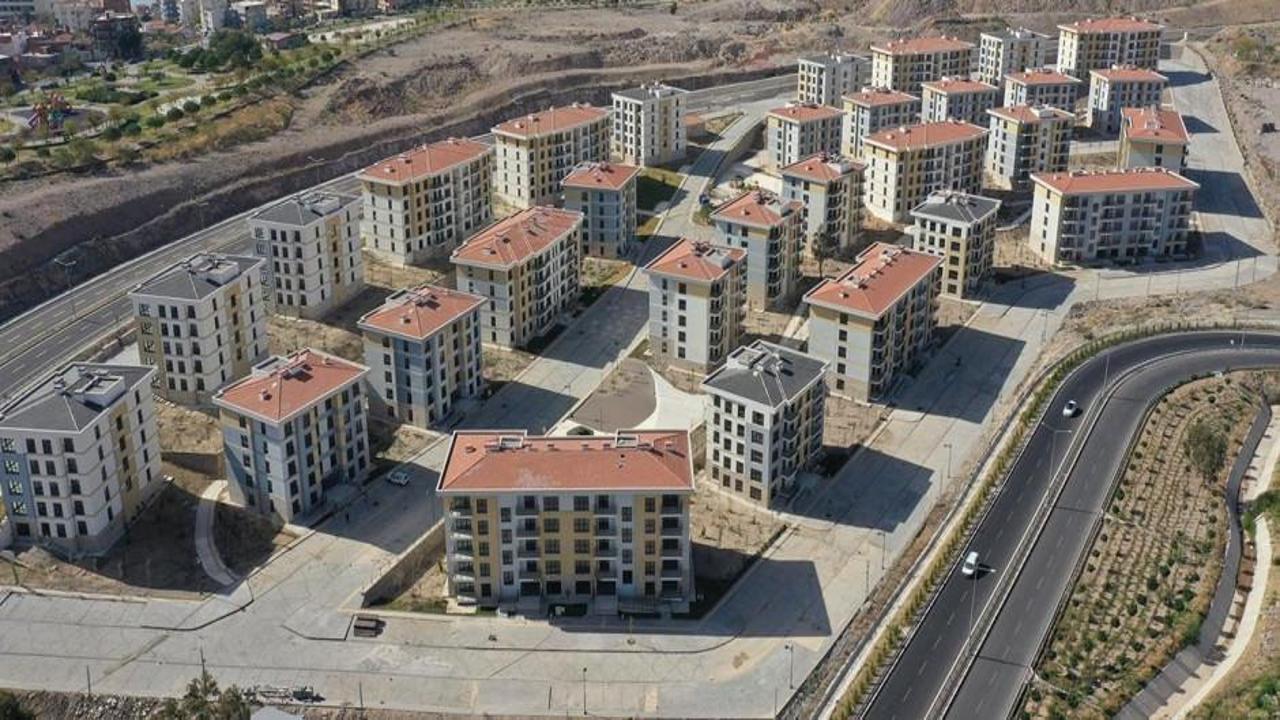 Deprem bölgesi ayağa kalkıyor