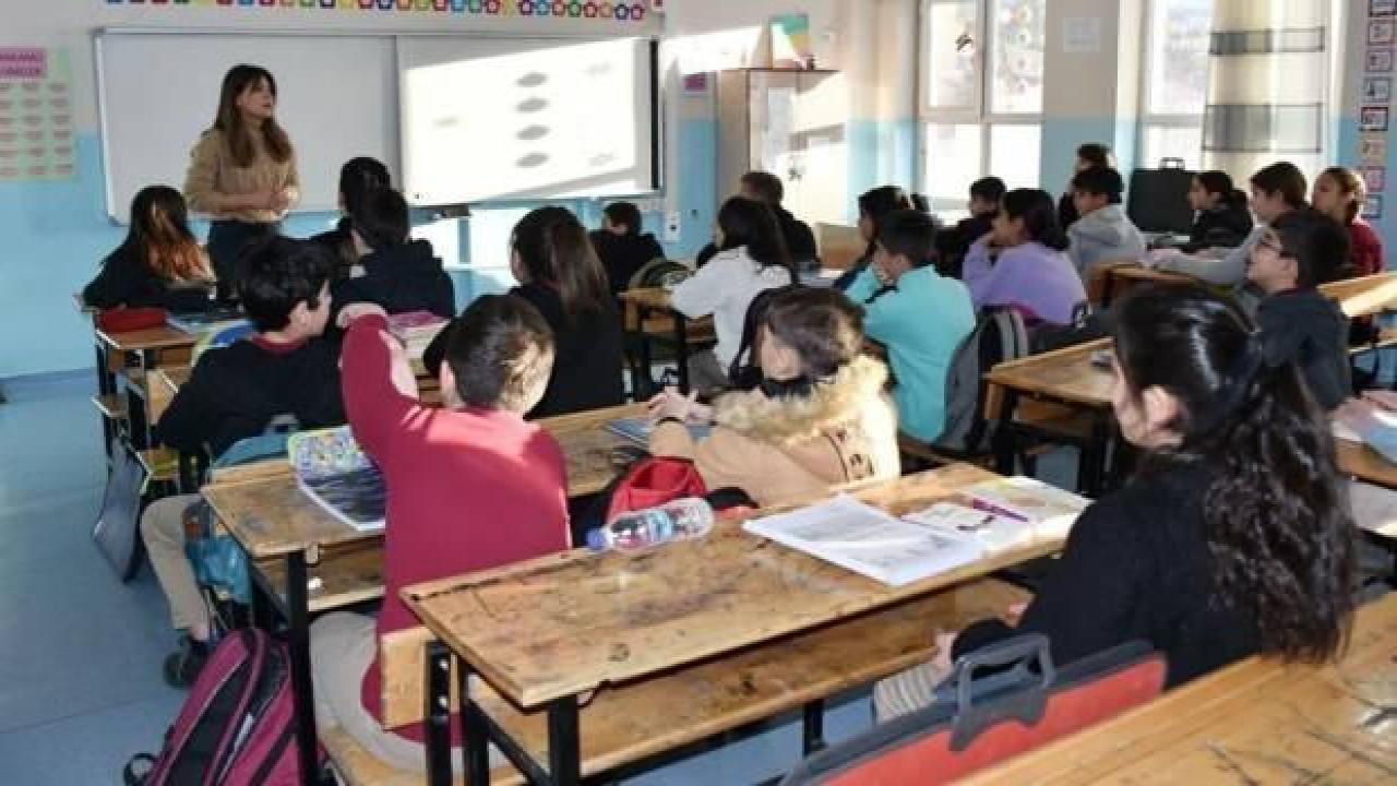Deprem nedeniyle naklini başka ile aldıran öğrencilerden 72 bin 89'u okuluna döndü