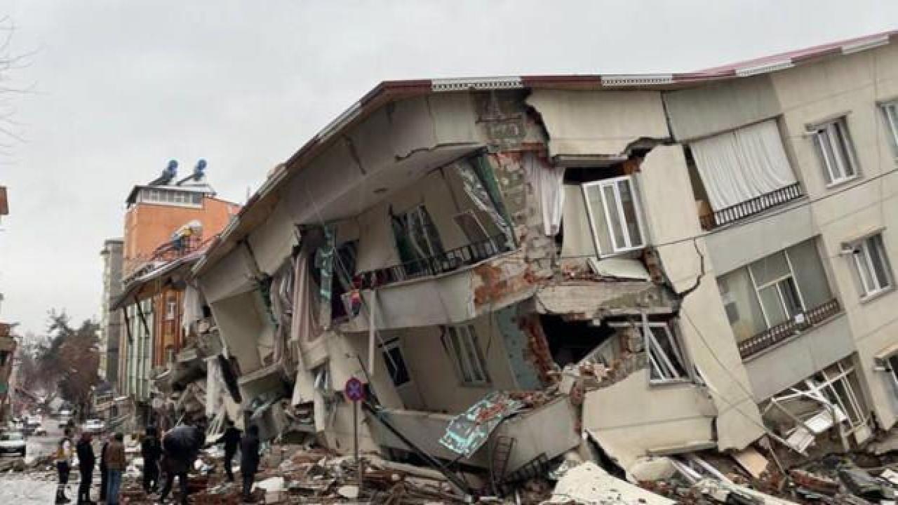 Depremde hayatını kaybeden 1297 kişinin kimliği tespit edilemedi