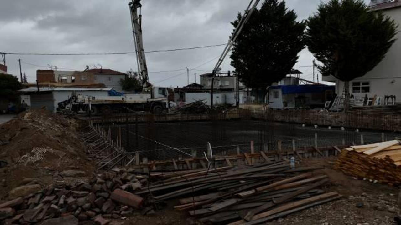 Depremde yıkılmıştı Çarşı Camii'nin temeli yeniden atıldı