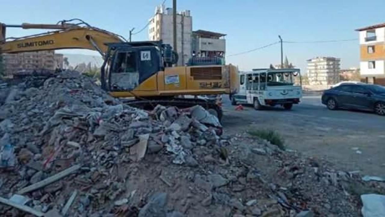 Depremin 215'inci günü! Enkazdan ceset çıktı