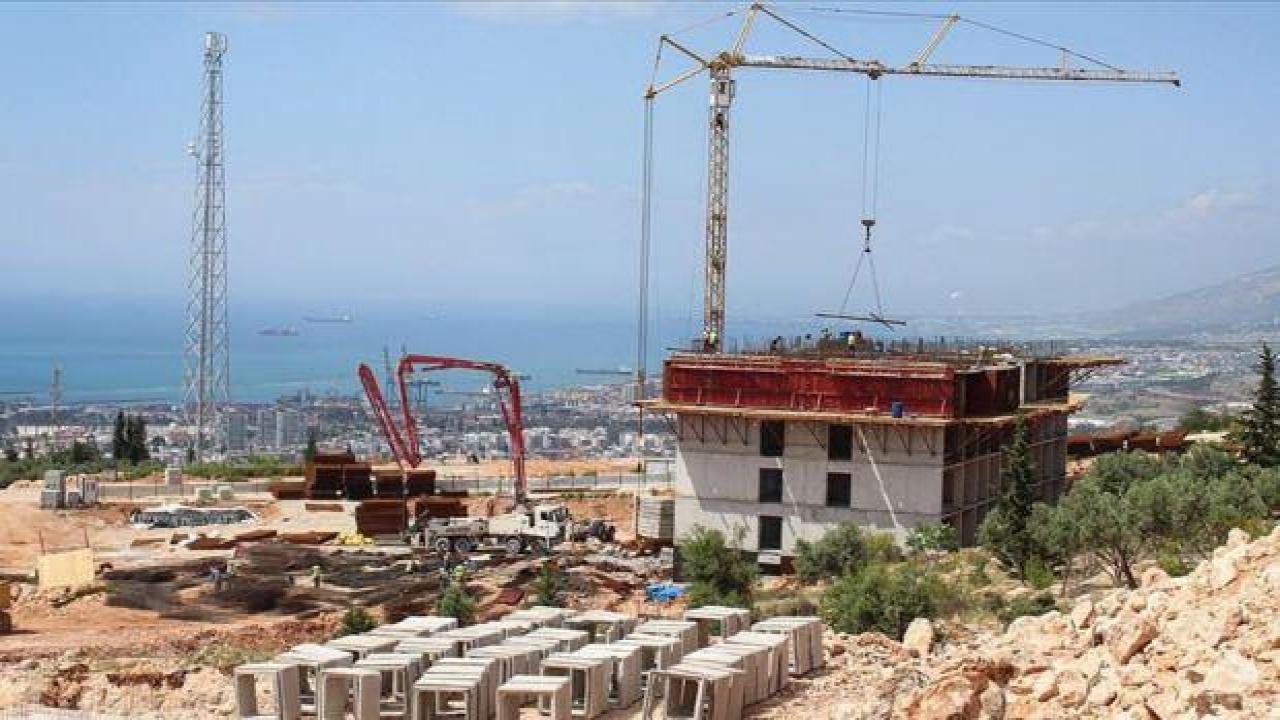 Depremlerden etkilenen İskenderun'da 1451 kalıcı konutun inşası sürüyor