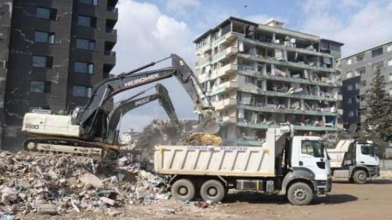 Depremlerin vurduğu Hatay'da molozlar toplanıyor